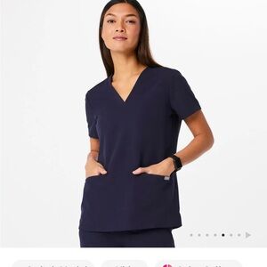 Casma 3-pocket scrub top navy L